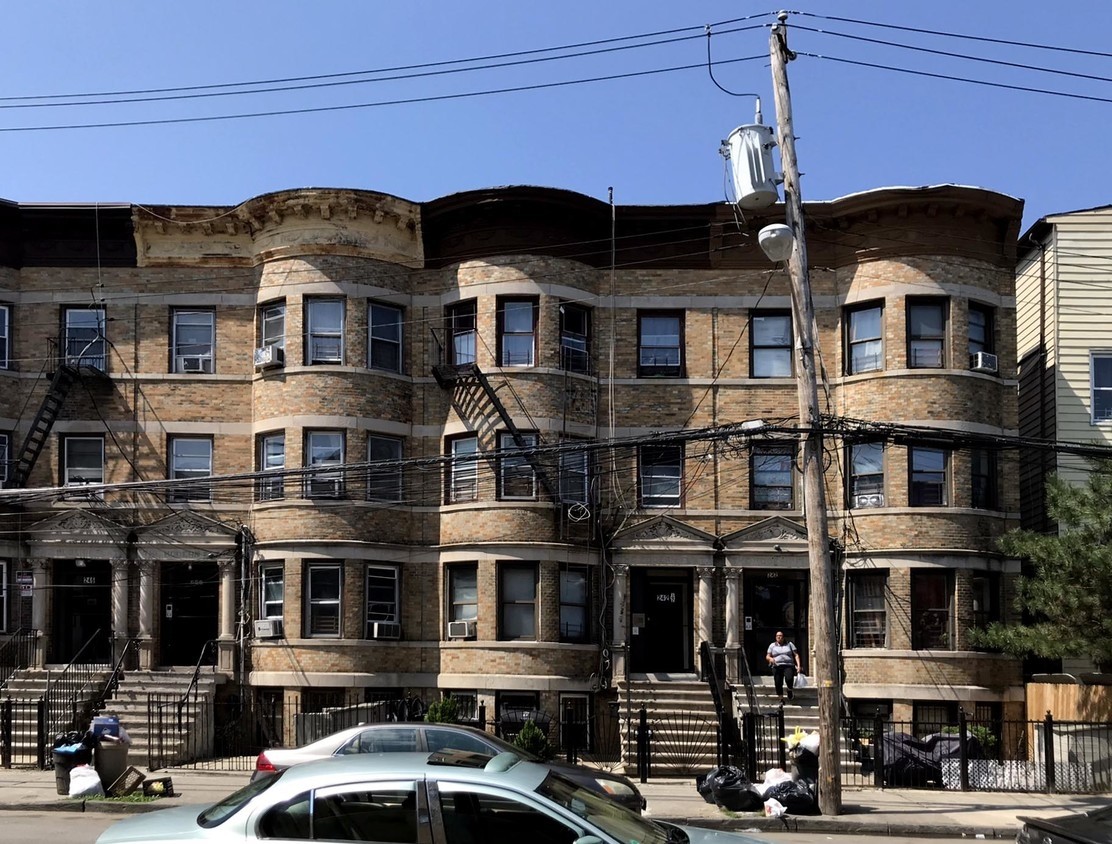 Primary Photo - 244 S 3rd Ave