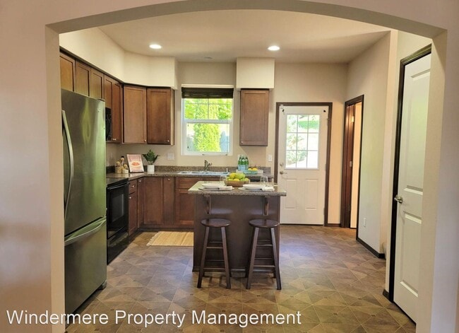 Building Photo - 2 br, 2.5 bath House - 19542 Scoter Lane NE