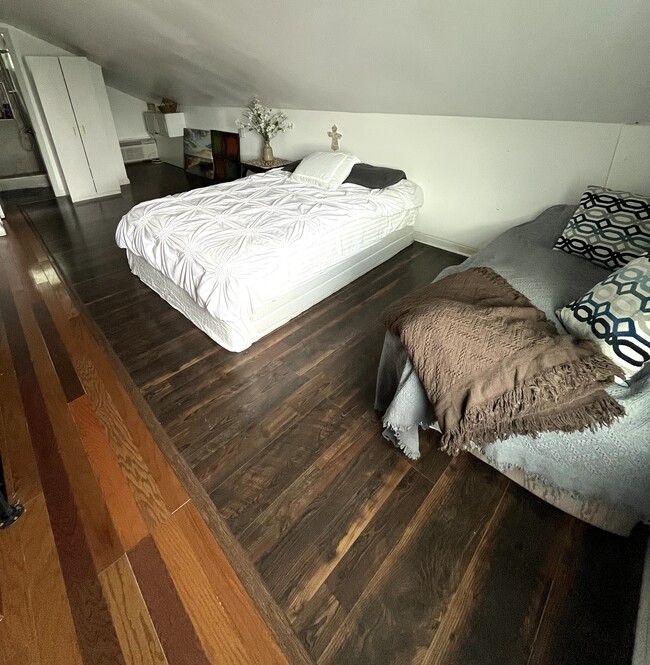 Building Photo - 1706 Mary St