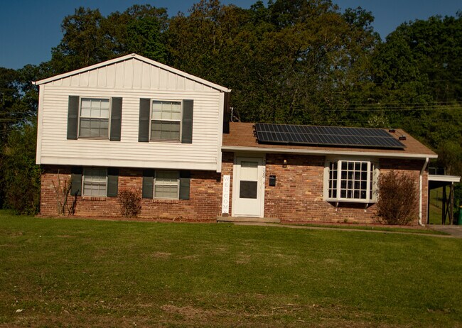 Building Photo - 120 Brookside Dr