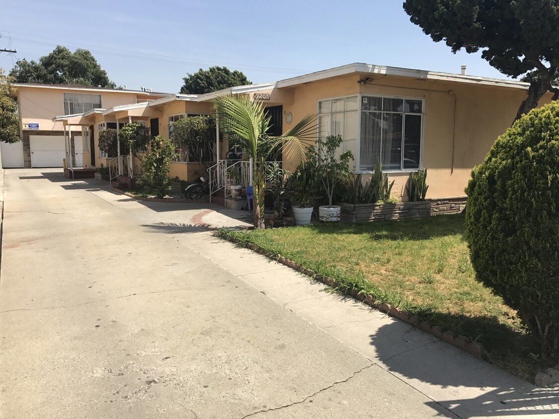 Foto principal - 9208 Deeble St