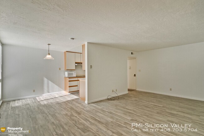 Building Photo - 183 Del Medio Ave
