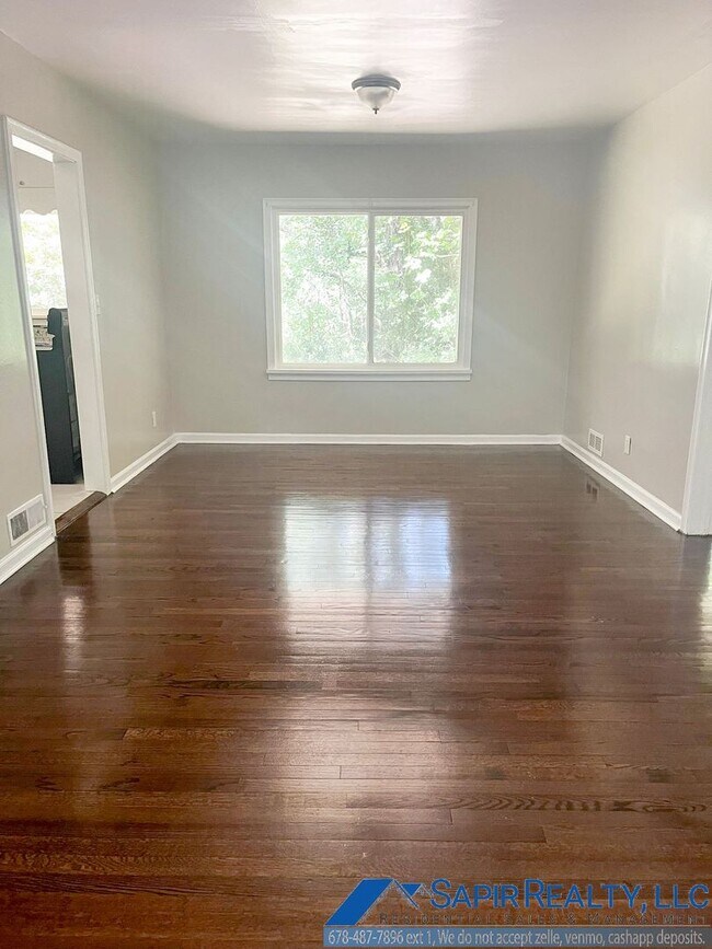 Building Photo - Stunning 3-Bed, 2-Bath Brick Home with Gar...