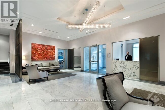 Building Photo - 300-300 Lisgar St