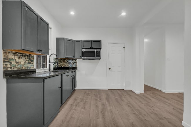 Foto del edificio - 3353 Fullerton Ave