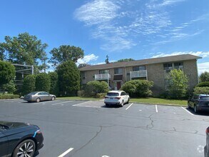Building Photo - 180 Glenbrook Rd
