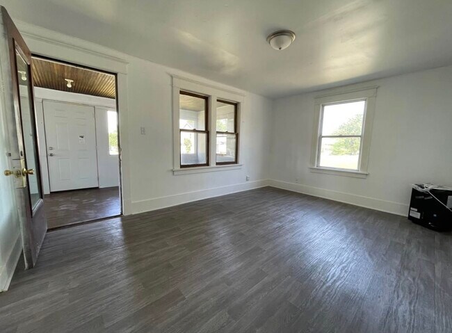 Building Photo - 420 Haney Ave