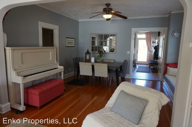 Building Photo - 3 br, 2 bath House - 705 N Alberta St