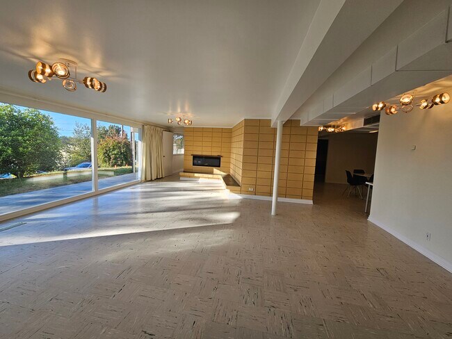Foto del edificio - 751 Hazel Ave N