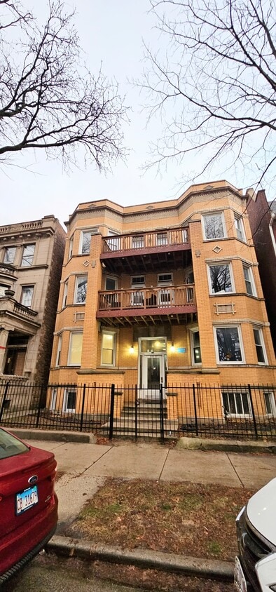 Photo - 3555 S King Dr (Chicago, IL)