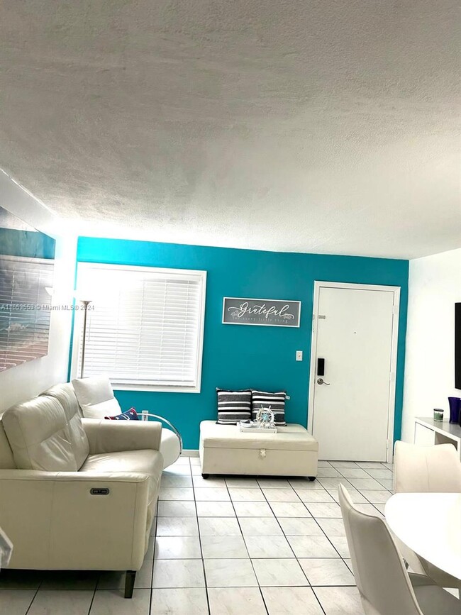 Foto del edificio - 1560 W 46th St