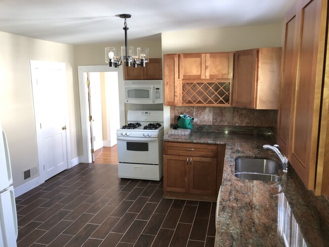 Building Photo - 12 Andrew St