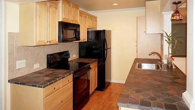 Building Photo - 8931 Gaylord Drive Unit#164