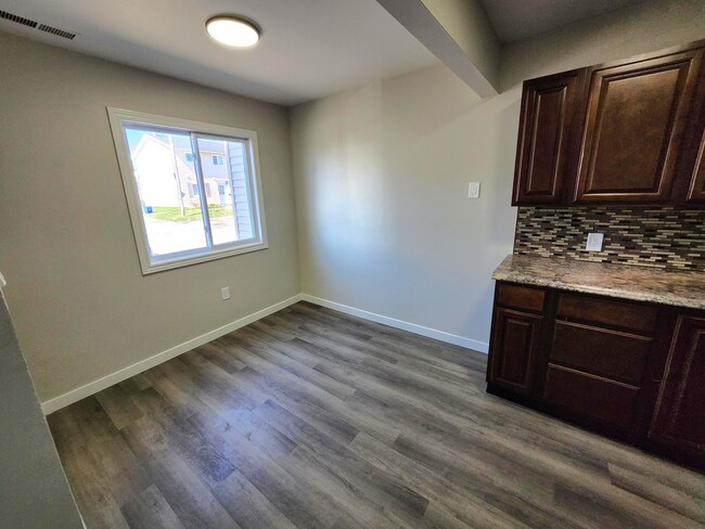 Building Photo - 414 Highmeadow Dr
