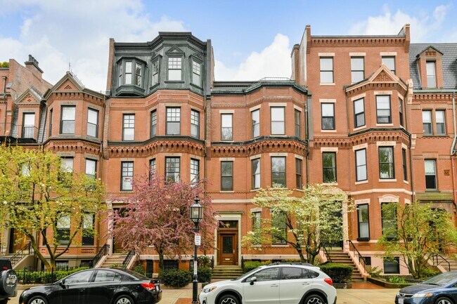 Building Photo - 218 Commonwealth Ave