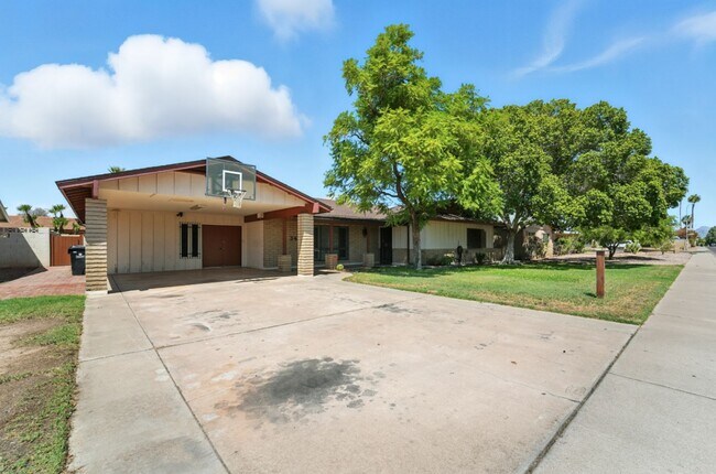 Building Photo - Inviting 3-bedroom, 2-bathroom home in the...