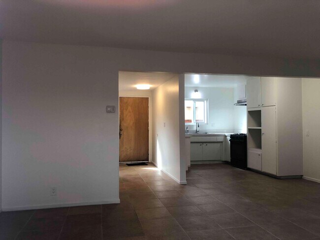 Building Photo - 217 Avenida Granada