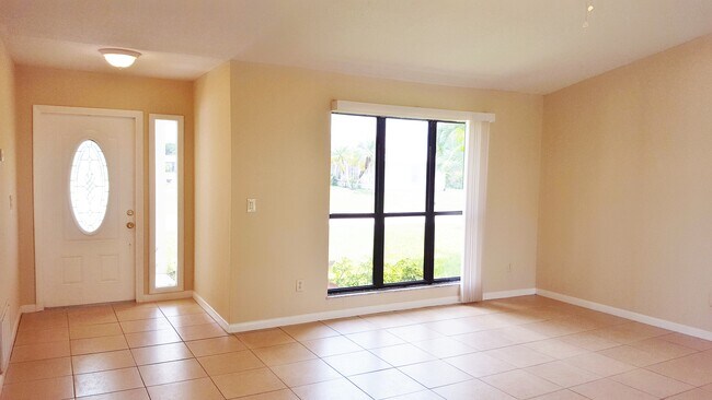 Foto del edificio - 356 NW Placid Ave