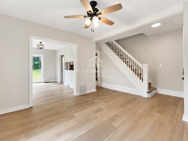 Building Photo - 402 Hall Ave