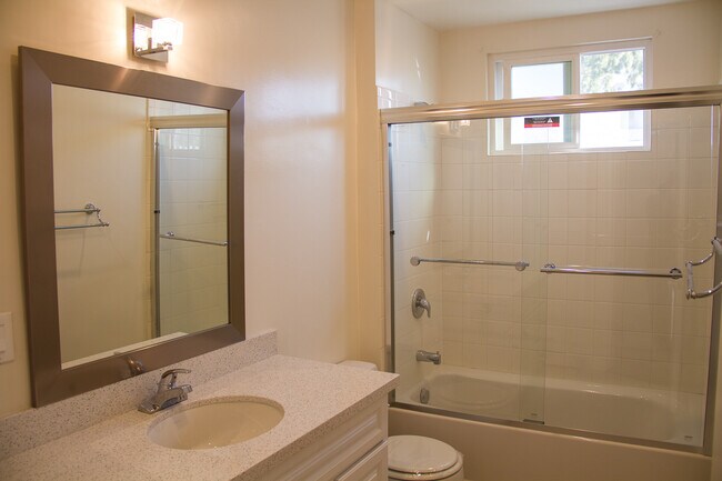 Building Photo - 808 2nd St