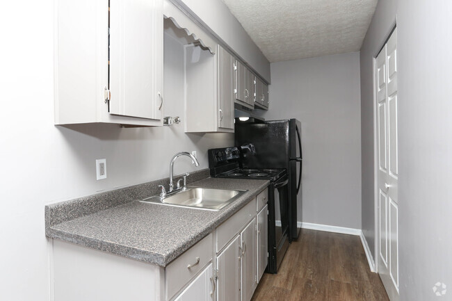 1BR, 1BA - 550 SF - Kitchen - Brandy Chase Apartments