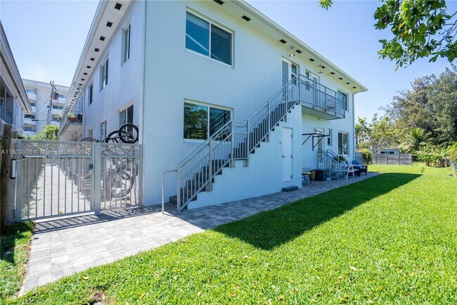 Building Photo - 117 S Shore Dr