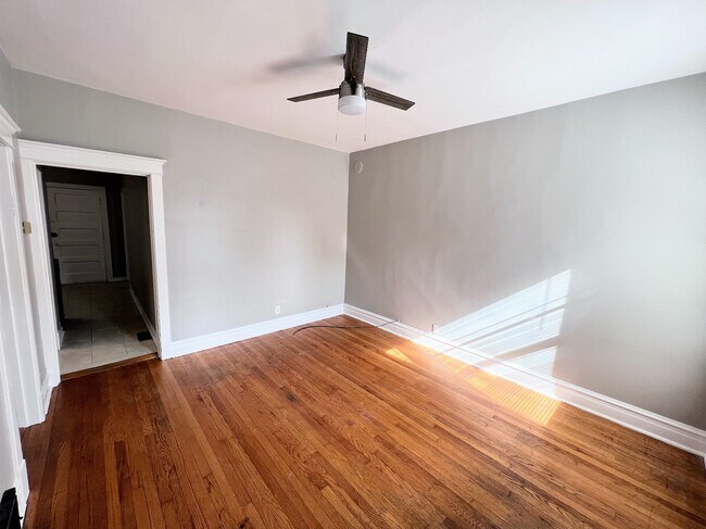 Foto del edificio - 2170 W Windsor Ave