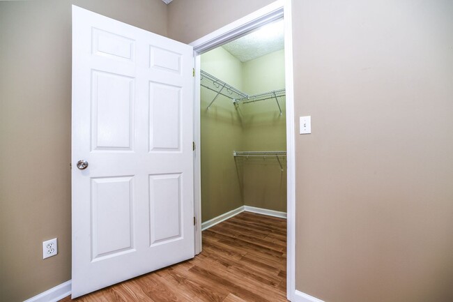 Foto del edificio - 107 Silver Creek Ct