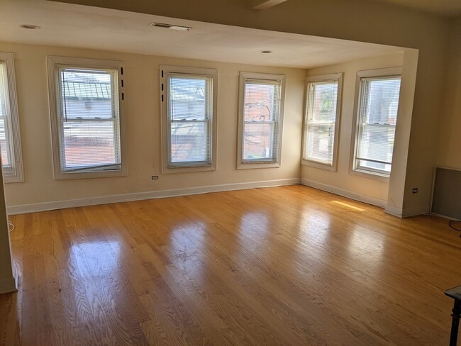 Building Photo - 2106 Jackson Ave