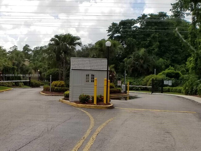 Foto del edificio - 1401 Village Blvd