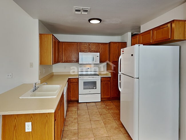Foto del edificio - 8708 E Crescent Ave