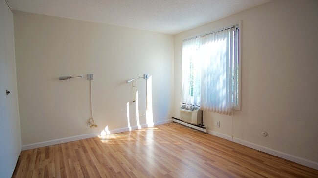 Building Photo - 274 S Main St