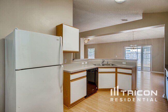 Building Photo - 1080 Amanda Kay Cir
