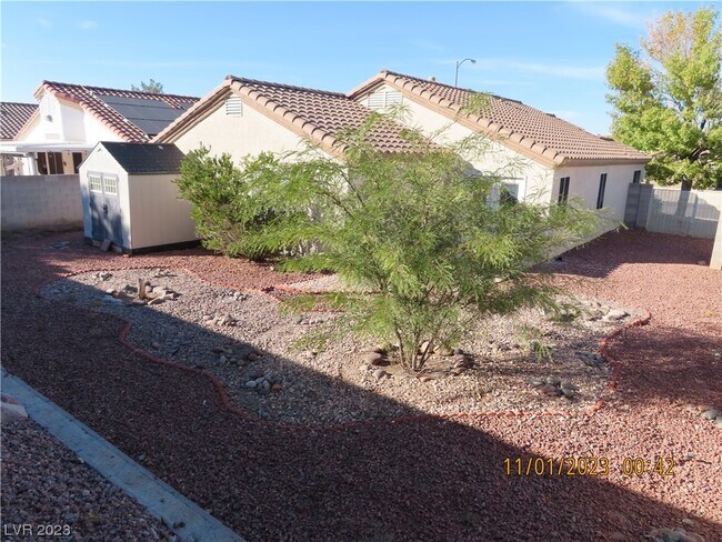 Foto del edificio - 991 Hidden Meadow Ave