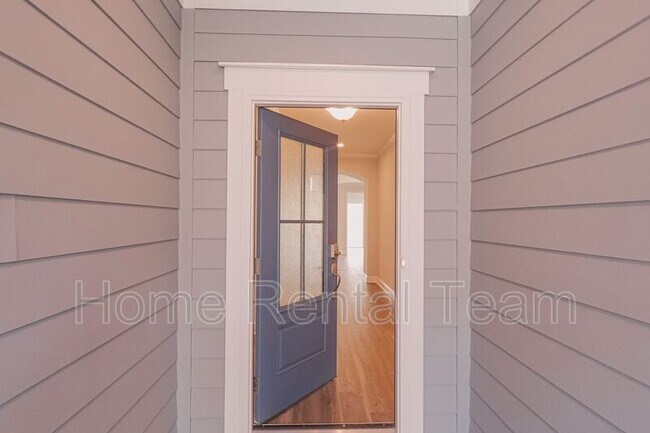 Building Photo - 330 Mandeville Drive
