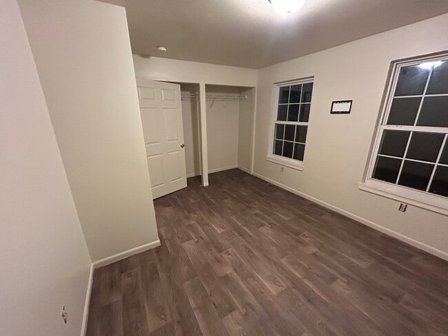 Building Photo - 608 Hope St