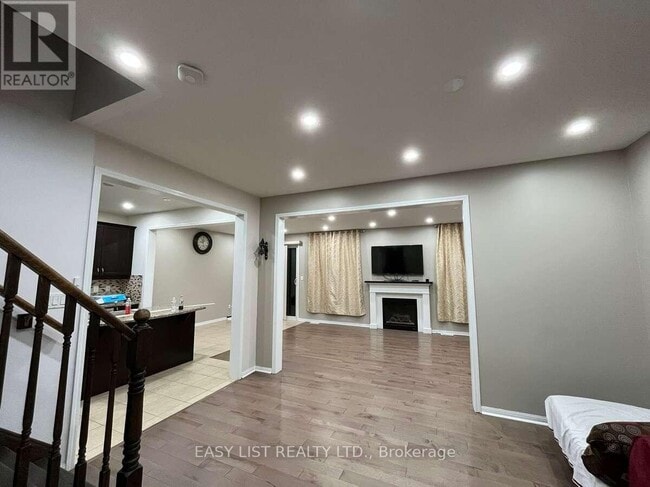Building Photo - 450 Cavanagh Ln