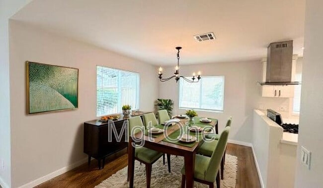 Foto del edificio - 1022 Blossom Hill Dr