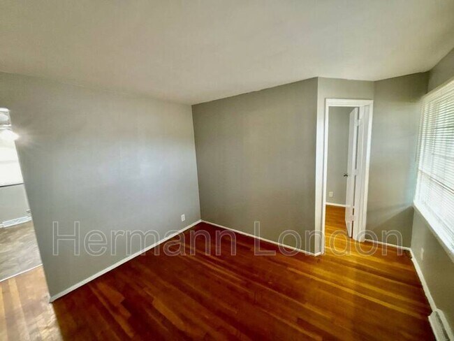 Building Photo - 9112 Ellison Dr