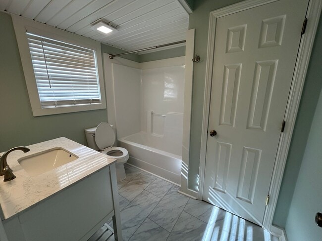 Foto del edificio - 229 N Church Ave