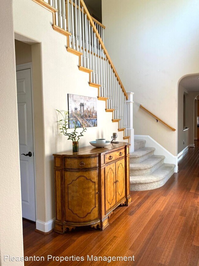 Building Photo - 4 br, 4 bath House - 1019 Deer Creek Ct.