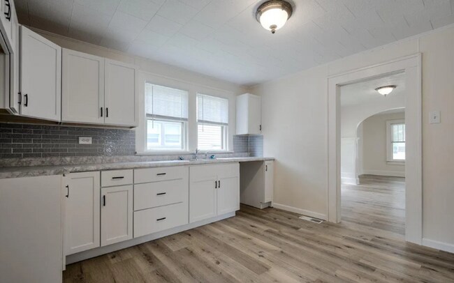 Foto del edificio - Bright & Inviting 2 Bedroom 1 Bathroom Bun...