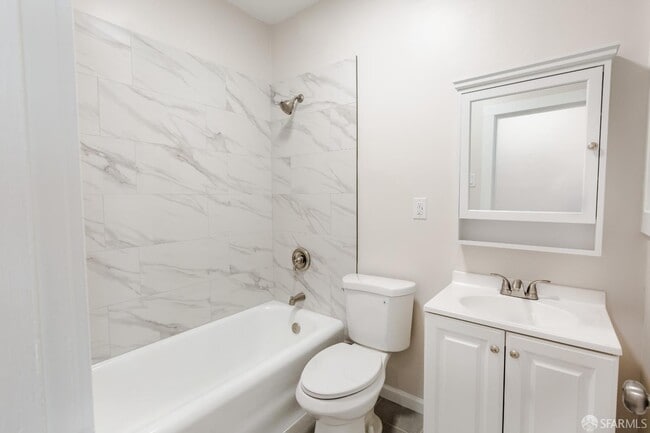 Foto del edificio - 910 Bay St