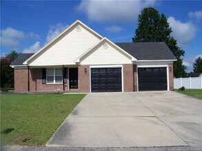 Building Photo - 190 Finch Rd