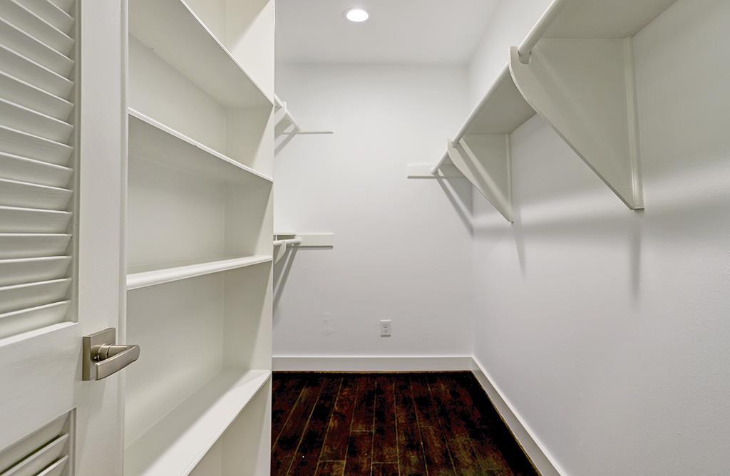 Foto del edificio - 2328 Wroxton Rd