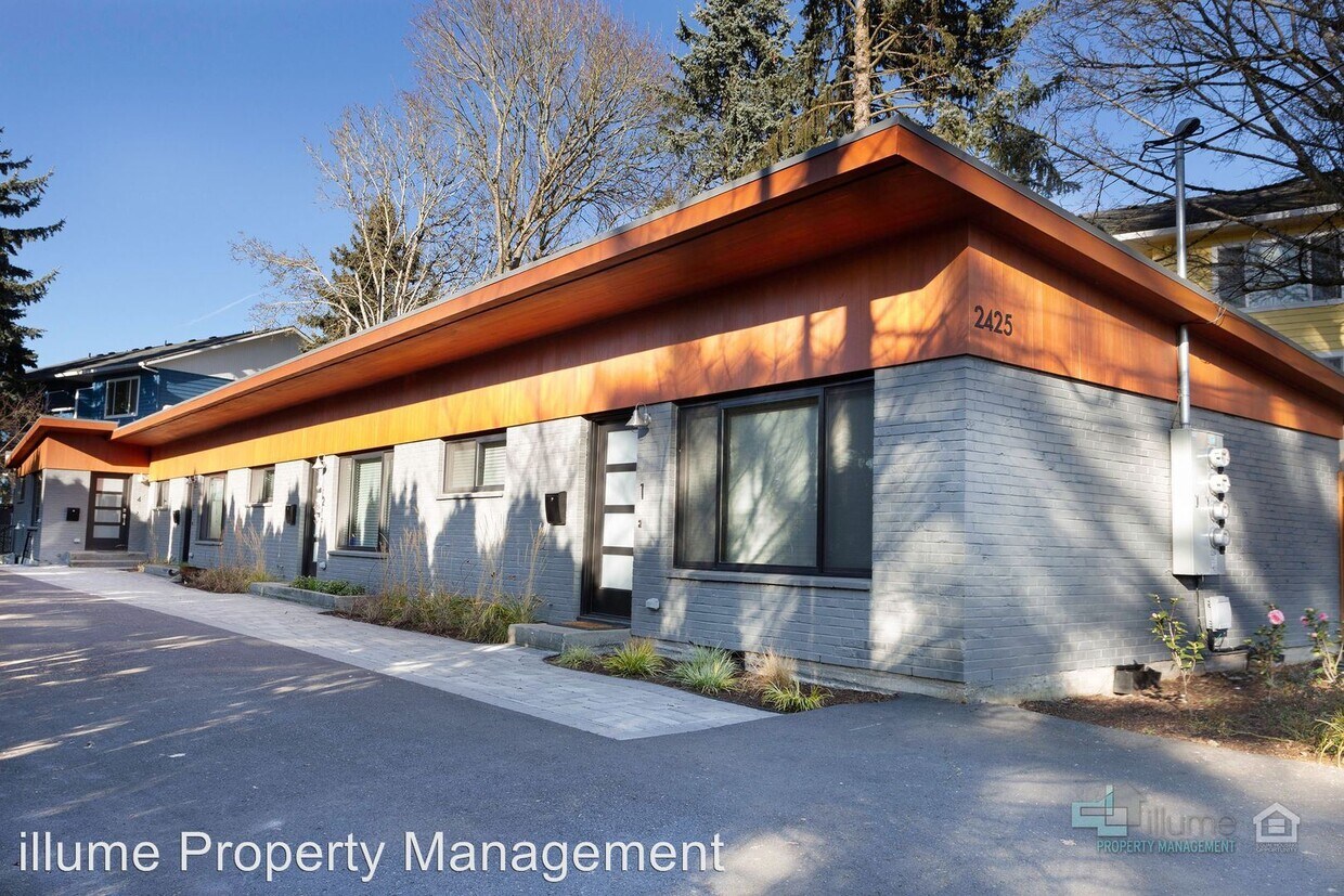 Primary Photo - 2425 SE Monroe St