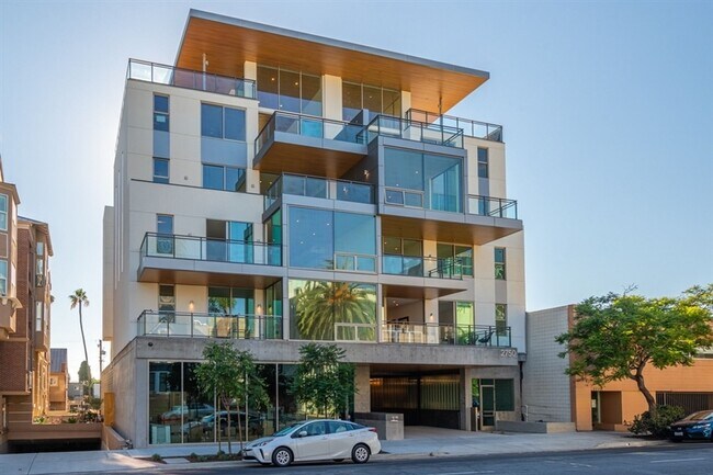 Building Photo - LUXURY 3 BEDROOM CONDO in the Unique Urban Enclave  of Palentine. Walk to Balboa Park! Parking wi...