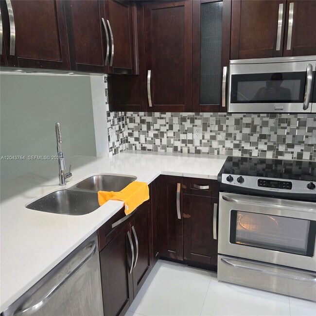 Foto del edificio - 8215 SW 27th St