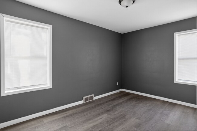 Building Photo - 5000 Plover Ave