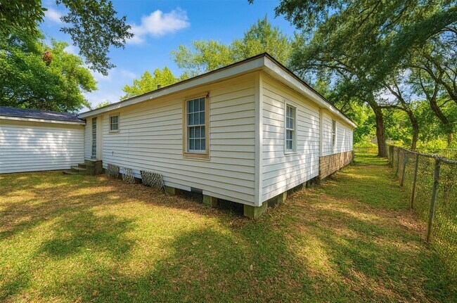 Foto del edificio - 5717 Eunice St